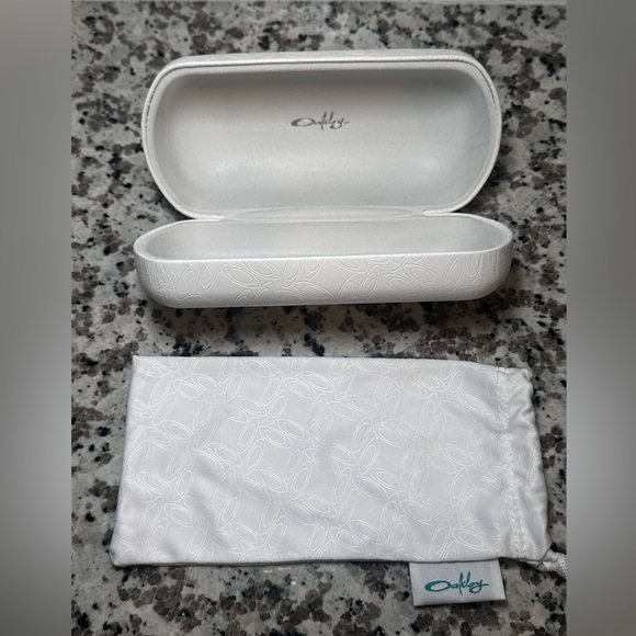 Oakley White Clam Shell Case Large Sunglasses Glasses Case & Sleeve - Picture 5 of 5